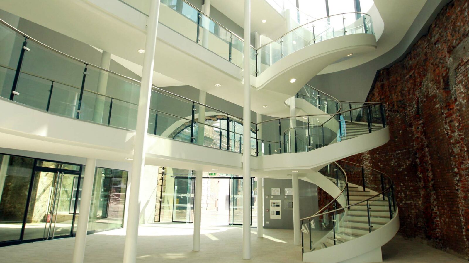 Spiral staircase connecting the offices to the car park